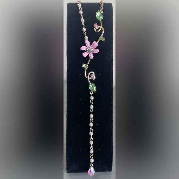 Betsey Johnson Jewelry - BETSEY JOHNSON FLOWER AND RHINESTONE DROP DANGLE NECKLACE ADJUSTABLE/GOLD